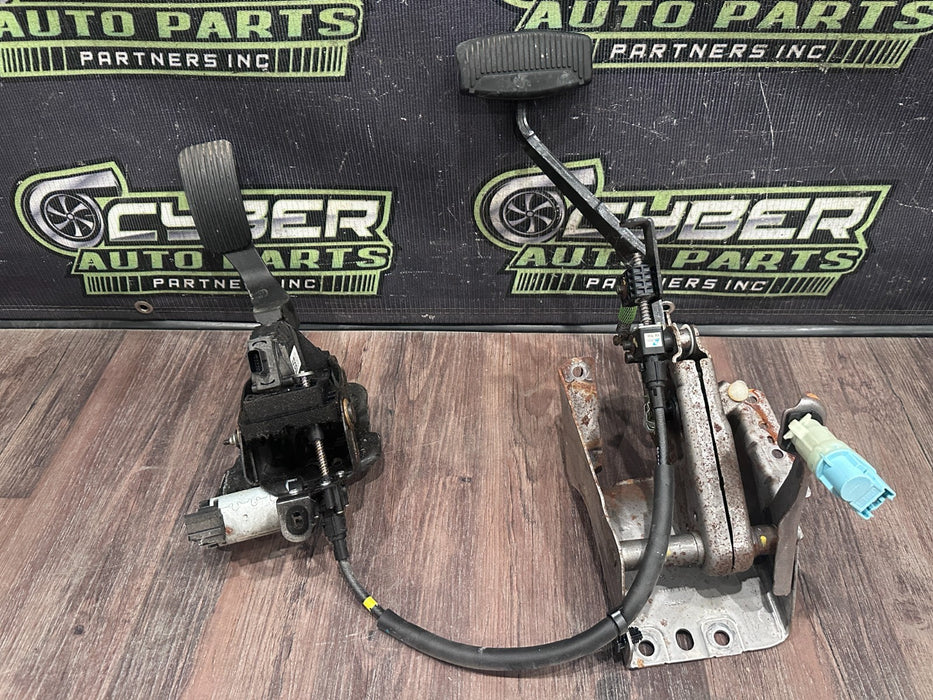 2017-2019 FORD F250 F350 F450 GAS & BREAK PEDAL ASSEMBLY OEM