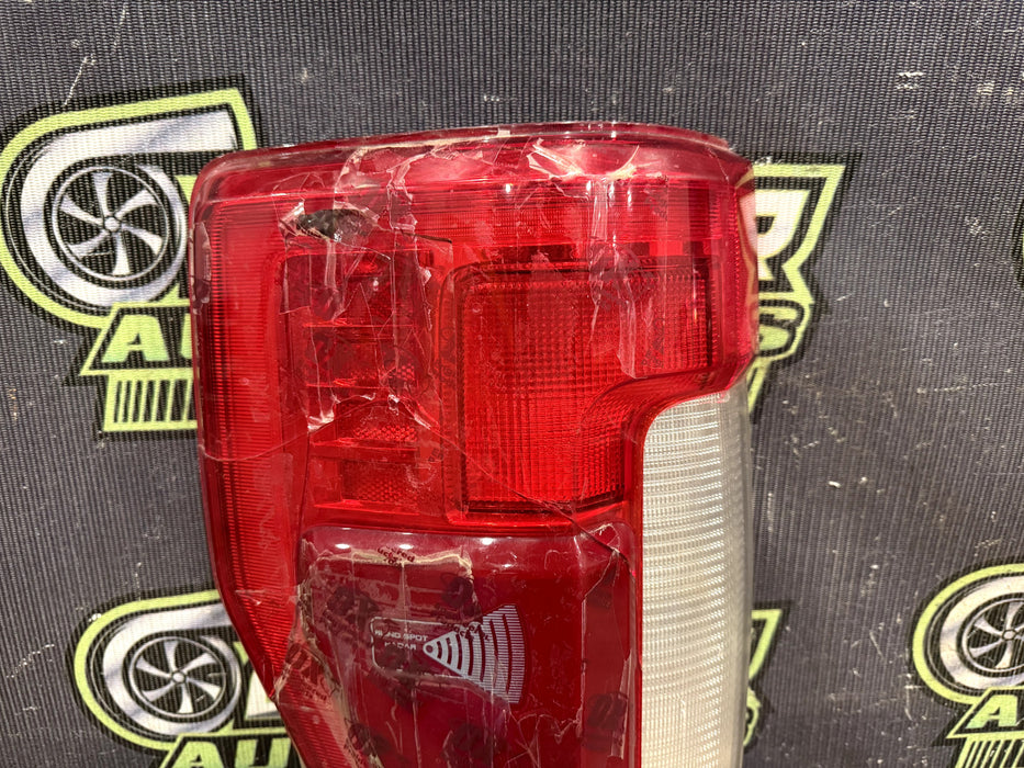 2017-2019 FORD F250 F350 F450 DRIVER LEFT LED TAILIGHT OEM *DAMAGED/READ*