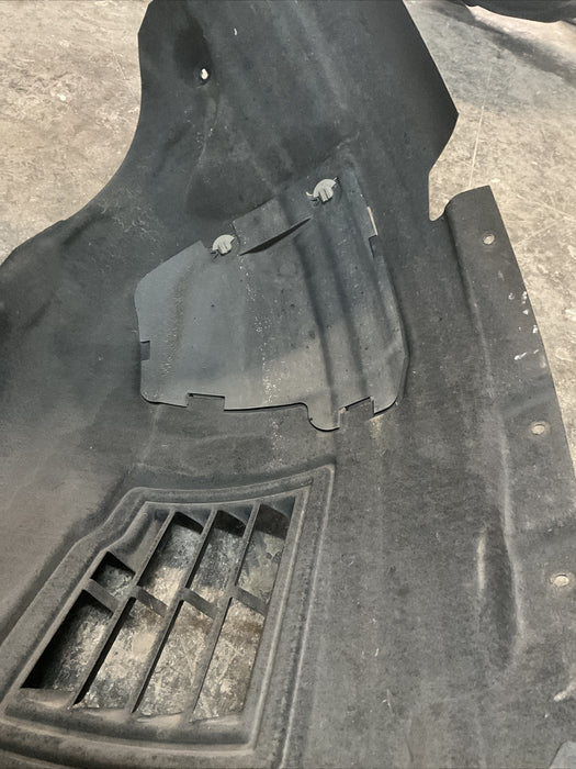 2017 MERCEDES-BENZ C63 AMG FRONT RIGHT WHEELHOUSE FENDER LINER *TORN*2056903706
