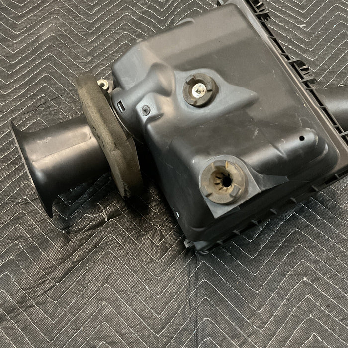 2010 NISSAN TITAN XD AIR CLEANER BOX W/O FILTER OEM Nissan ZE00B