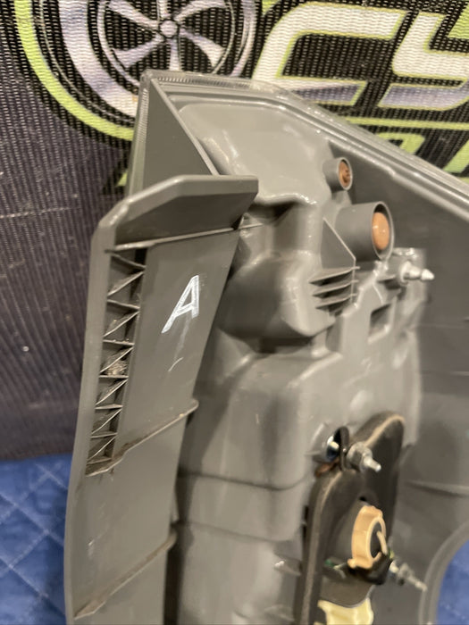 2014 TOYOTA PRIUS V REAR LEFT DRIVER TAILLIGHT TAIL LIGHT OEM