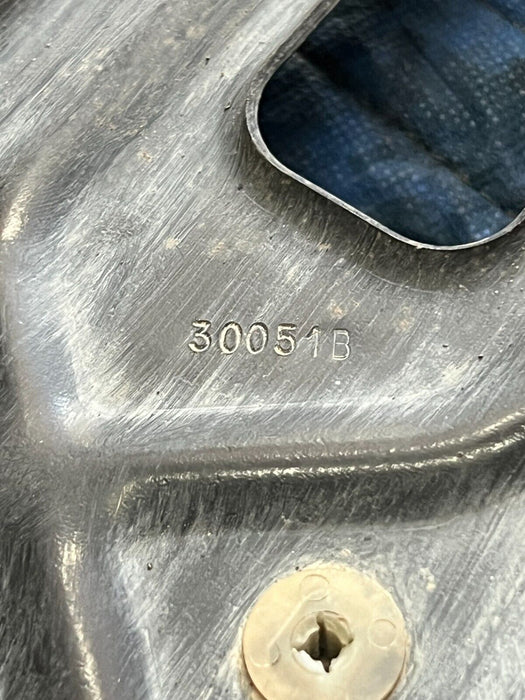 2016 2018 NISSAN TITAN XD PLATINUM FRONT RIGHT BUMPER BRACKET 62222-EZ00A