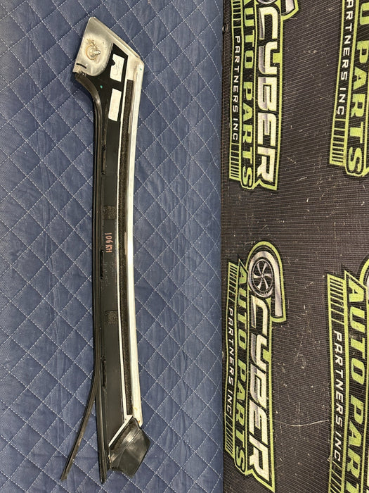 2014 AUDI R8 SPYDER RIGHT WINDSHIELD PILLAR MOLDING TRIM 427 853 266 D ~FLAW~