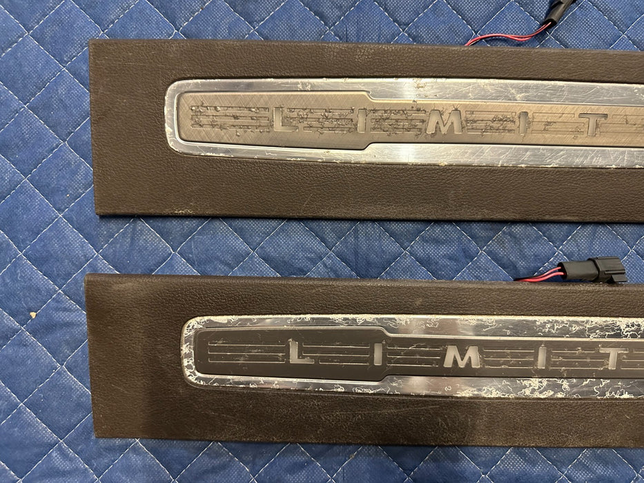 2020-2022 FORD F250 F350 LIMITED ILLUMINATED FRONT DOOR KICK PLATES *SCRATCHED