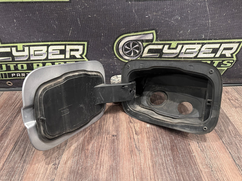 2020-2022 FORD F450 DUALLY FUEL GAS DOOR LID ASSMEBLY OEM ICONIC SILVER  (JS)