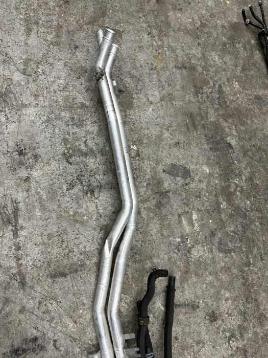 2014 AUDI R8 OEM UNDERBODY CENTER COOLANT PIPE LINE HOSE TUBE 420 121 050 B