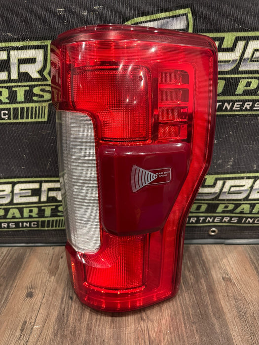 2017-2019 FORD F250 F350 F450 RIGHT LED TAIL LIGHT OEM *CHIPPED/WEAR 6-8*