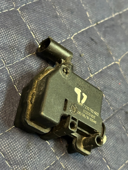 2020 BMW M4 F82 FUEL FILLER DOOR LOCK ACTUATOR OEM 7 270 792 17337010