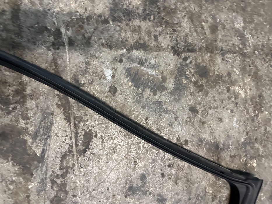 2020 BMW M4 F82 FRONT LEFT DOOR WEATHERSTRIP SEAL OEM