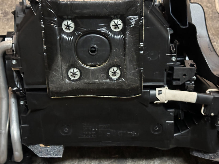 2020 BMW M4 F82 HVAC HEATER CORE A/C BLOWER HOUSING UNIT ASSEMBLY 6411 9325141