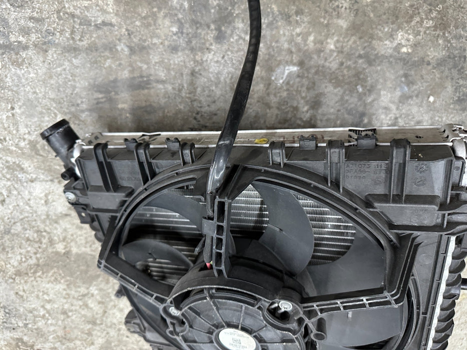 2014 AUDI R8 FRONT DRIVER LEFT RADIATOR 420 121 252 420121252 ASSEMBLY