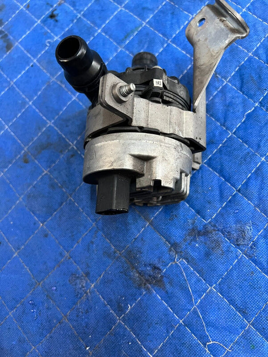 2015 MERCEDES C63S AMG SECONDARY COOLANT AUXILIARY WATER PUMP 0005001700