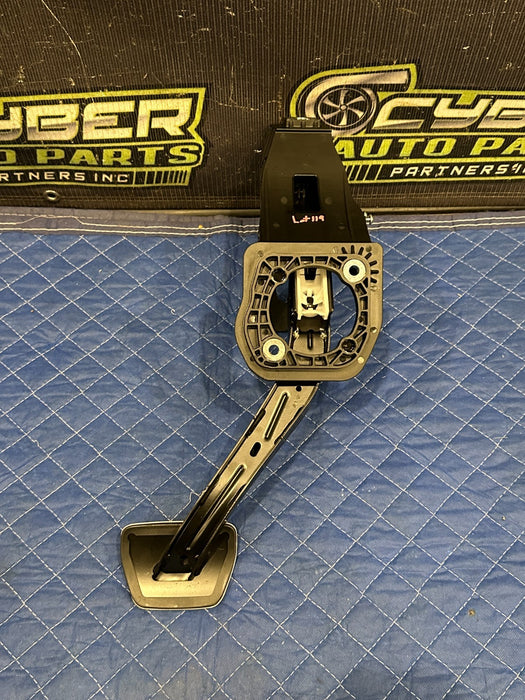 2024 BMW M3 M4 G80 G82 STOP BRAKE PEDAL OEM 689112301