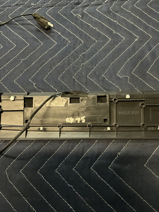2010 NISSAN 370Z ILLUMINATED KICK PLATE RIGHT PASSENGER SIDE 2009-2020