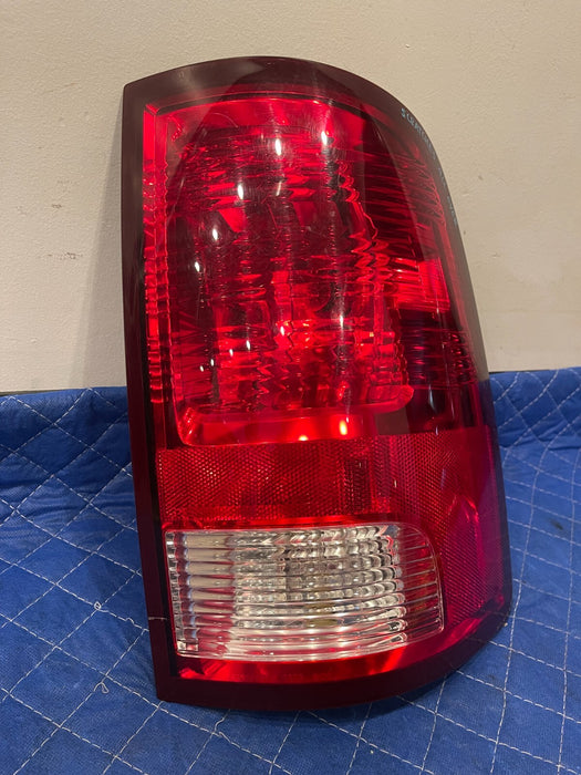 2017 DODGE RAM 2500 MEGA CAB REAR PASSENGER RIGHT TAIL LIGHT OEM *SCRATCHES*