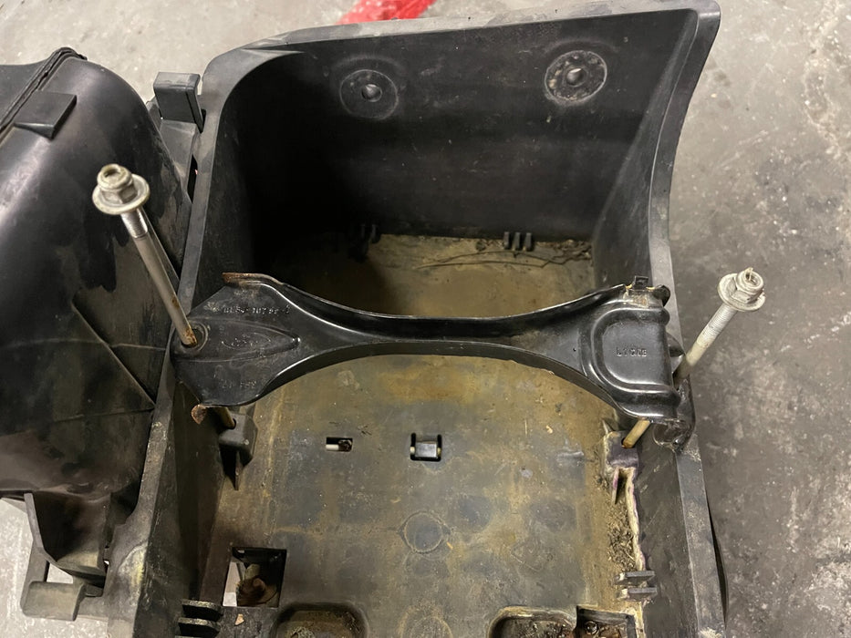 2017-2019 FORD F250 F350 F450 BATTERY HOLDER TRAY W/ AIR DUCK OEM 2017-2019