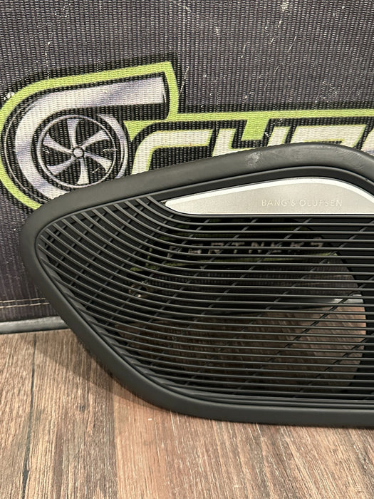 2021 AUDI R8 RIGHT BANG & OLUFSEN B&O DOOR PANEL SPEAKER COVER OEM  *WEAR/READ*