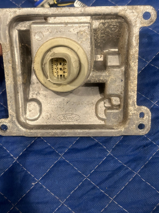2018 FORD F250 F350 REAR RIGHT HALOGEN TAIL LIGHT BRACKET OEM HC3B-14D189-BA