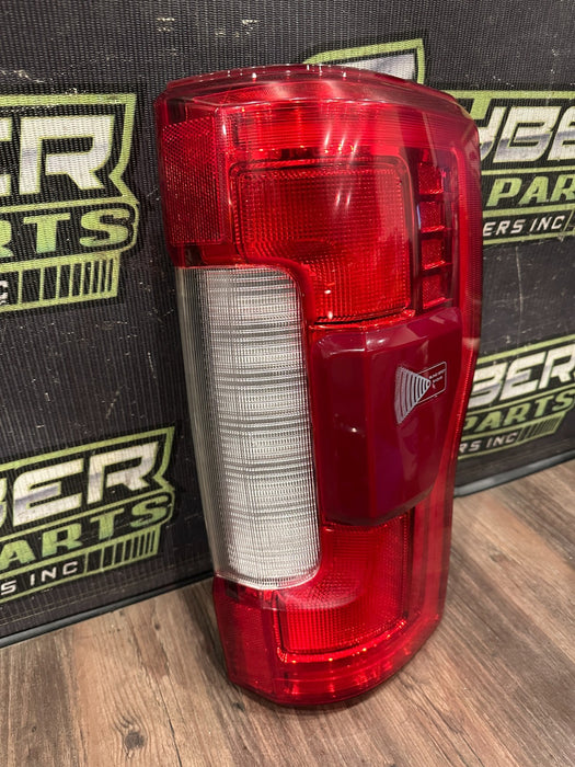 2017-2019 FORD F250 F350 F450 RIGHT LED TAIL LIGHT OEM *CHIPPED/WEAR 6-8*