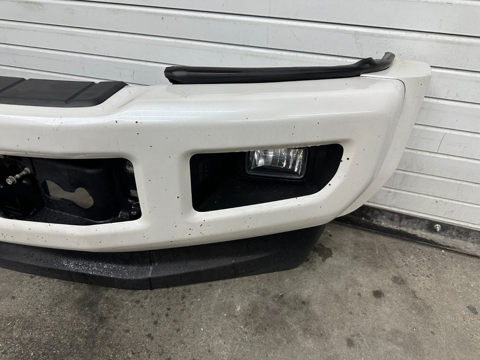 2017-2019 FORD F450 FRONT BUMPER OEM TRI COAT WHITE (UG) *PAINT CHIPS*