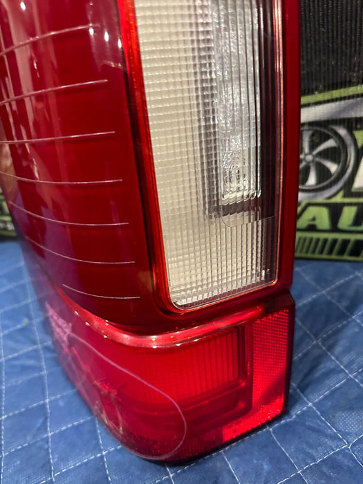 2019-2022 FORD F250 F350 F450 DRIVER LEFT BLISS LED TAIL LIGHT OEM *CRACKED*