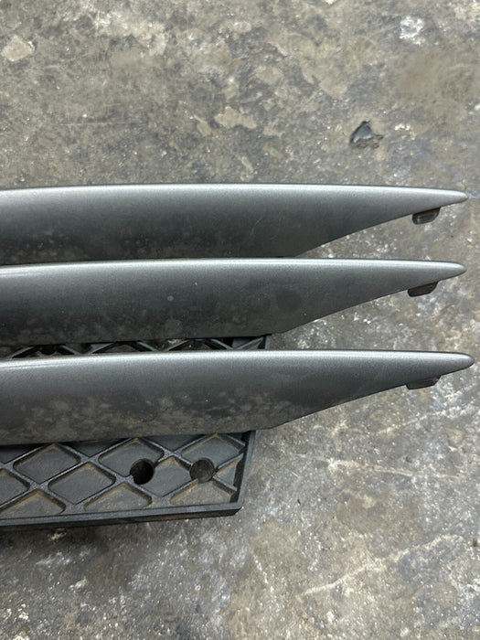 2014 AUDI R8 REAR RIGHT BUMPER GRILLE AIR VENT OEM ~BROKEN TAB~ 420 807 698