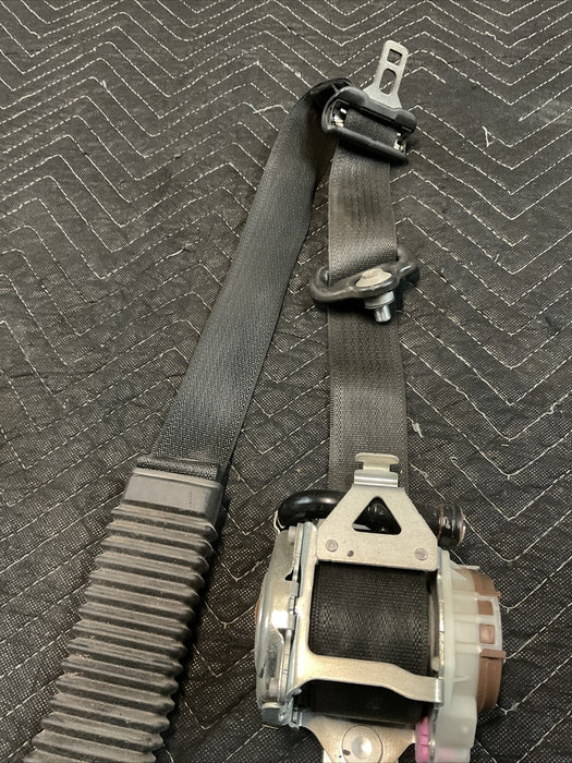 2017 FORD F250 F350 F450 PLATINUM FRONT LEFT DRIVER SEAT BELT RETRACTOR