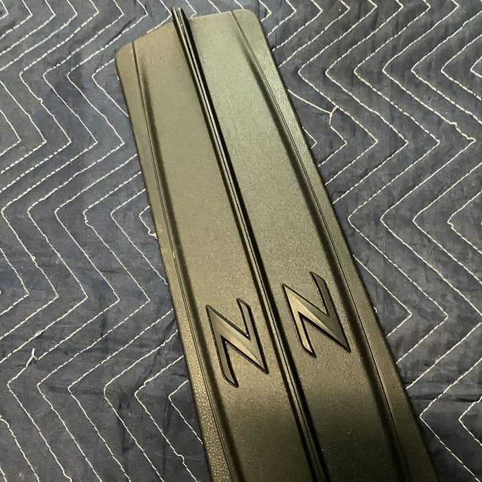 2018 NISSAN 370Z KICK PLATE SET LEFT RIGHT BLACK 2009-2020