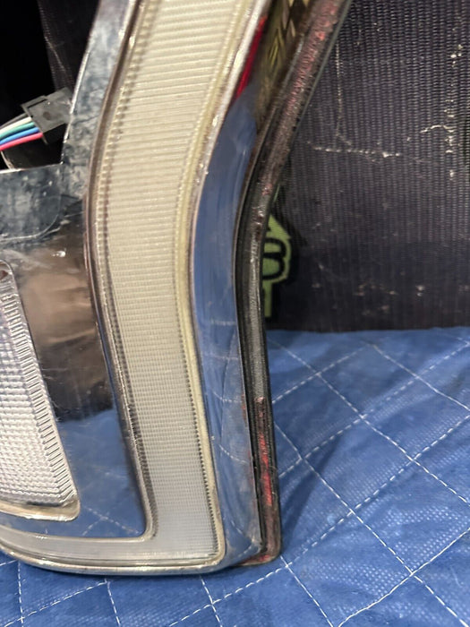 2017- 2019 FORD F250 F350 F450 PASSENGER RIGHT LED TAIL LIGHT OEM *PARTS ONLY*