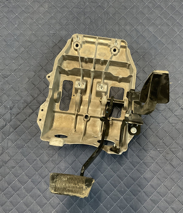 2017 RAM 2500 3500 MEGA CAB LARAMIE GAS BRAKE PEDAL ASSEMBLY OEM 2013-2018