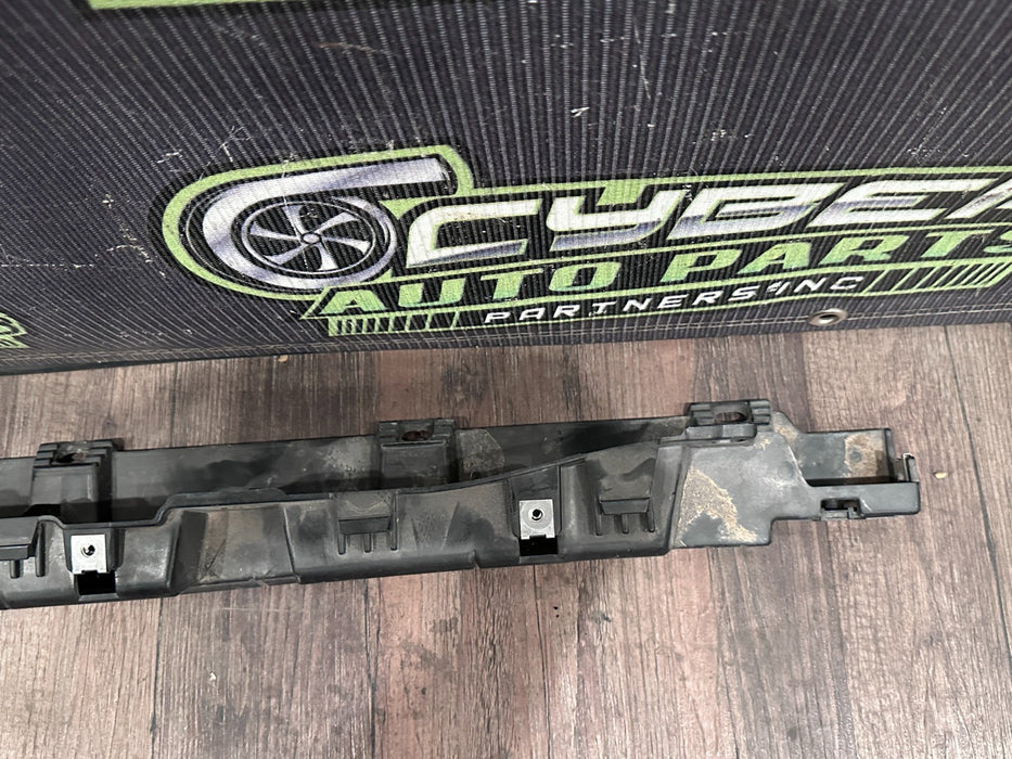 2018 AUDI R8 PASSENGER RIGHT SIDE SKIRT SUPPORT BRACKET OEM 4S0 853 922