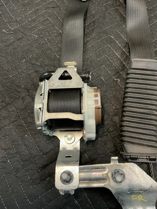 2017 FORD F250 F350 F450 PLATINUM FRONT PASSENGER RIGHT SEATBELT RETRACTOR