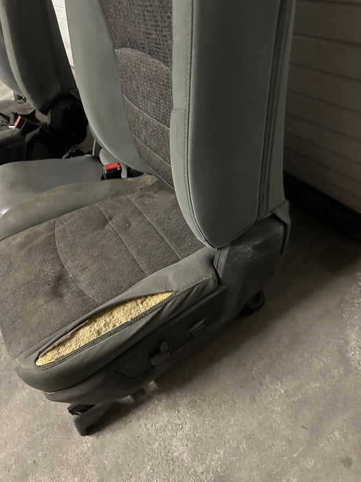 2015 2016 2017 2018 RAM 2500 3500 BIG HORN FRONT SEATS W/ JUMP SEAT CONSOLE OEM
