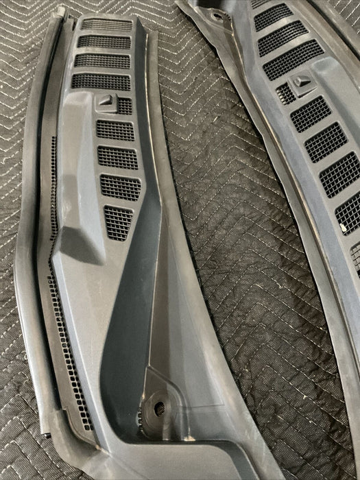 2017 FORD F250 F350 SUPER DUTY WINDSHIELD WIPER VENT COWL PANEL OEM