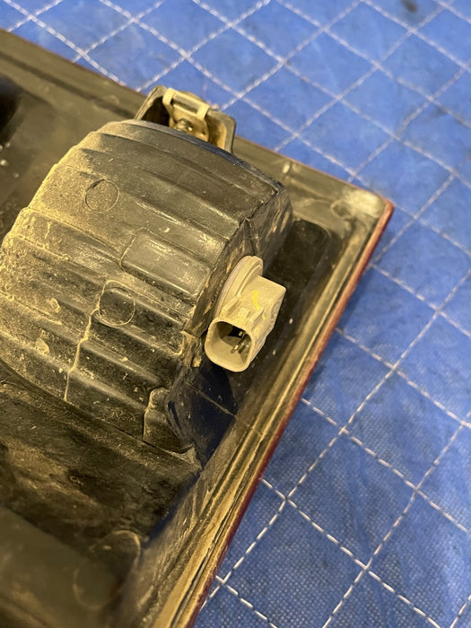 2017 DODGE RAM 2500 MEGA CAB REAR PASSENGER RIGHT TAILIGHT OEM *SCRATCHES*