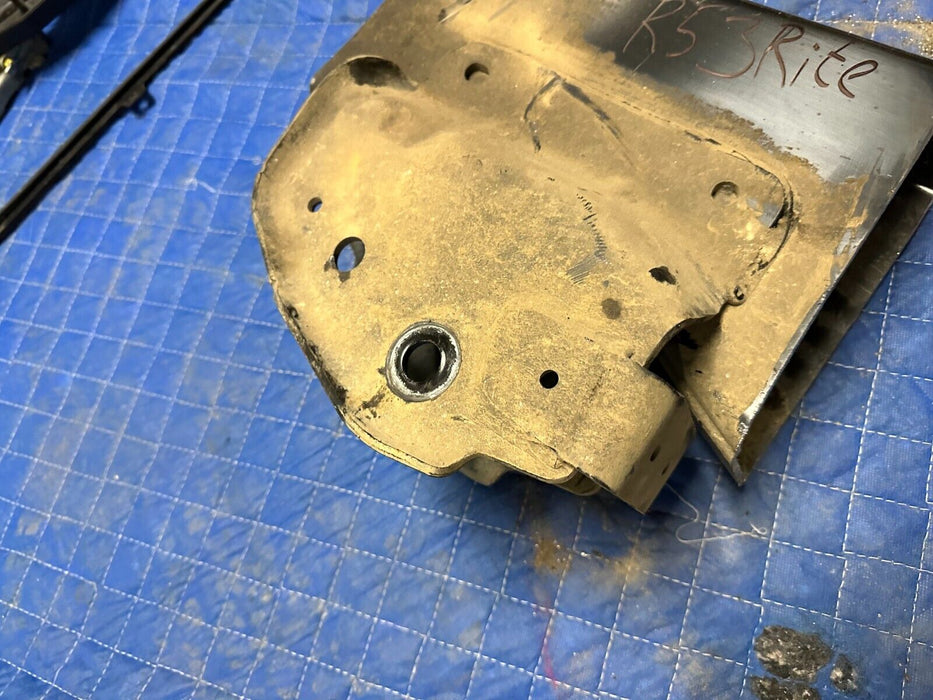 2017-2022 FORD F250 F350 F450 DIESEL PASSENGER RADIUS ARM BRACKET FRAME RAIL CUT