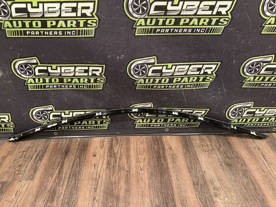 2020 BMW M4 F82 FRONT LEFT DOOR WINDOW FRAME MOULDING OEM