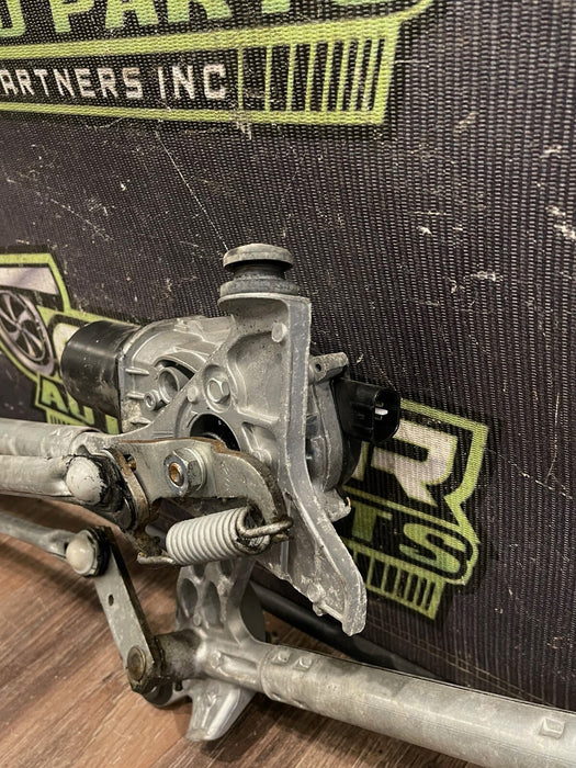 2014 TOYOTA PRIUS V FRONT WINDSHIELD LINKAGE WIPER MOTOR OEM