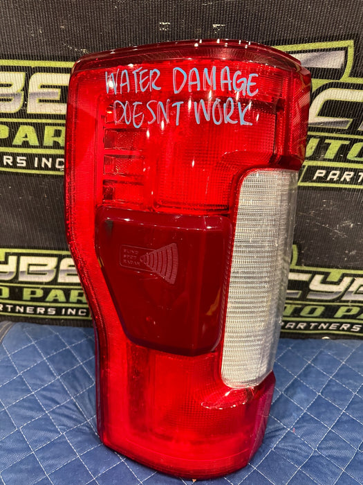 2017-2019 FORD F250 F350 F450 DRIVER LEFT TAIL LIGHT OEM *WATER DAMAGE*