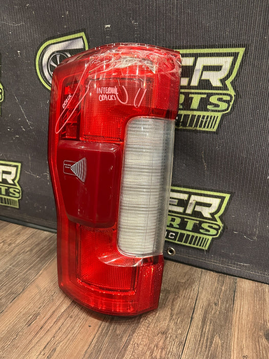 2017-2019 FORD F250 F350 F450 LEFT LED TAIL LIGHT OEM *DAMAGED/READ*