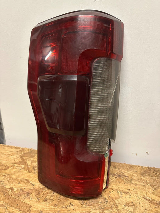 2017-2020 FORD F250 F350 F450 LEFT TAIL LIGHT NO MODULE ONLY BRACKET *DAMAGED*