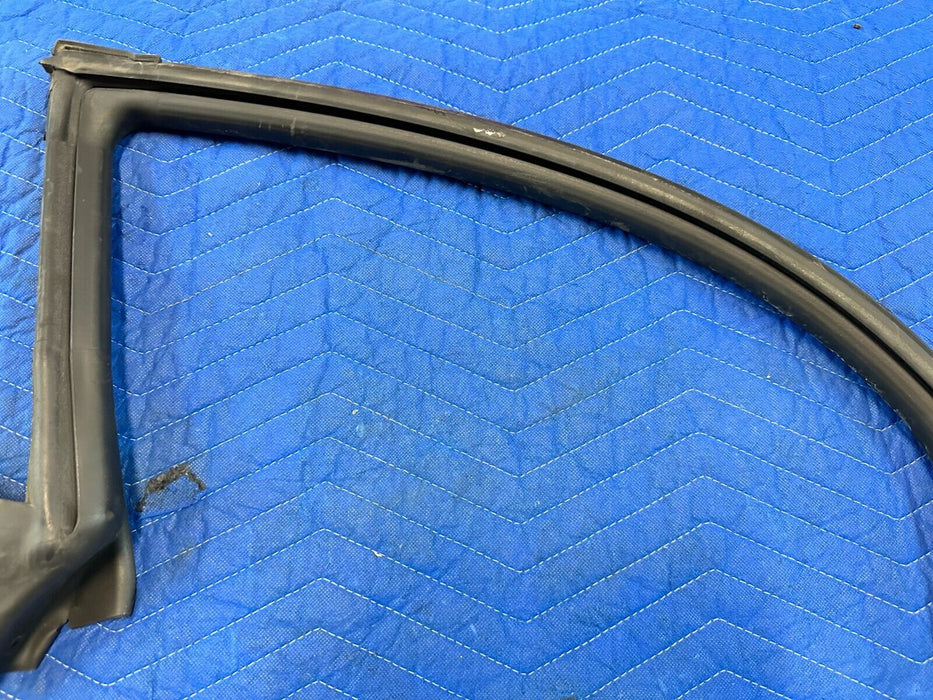 2014 NISSAN 370Z NISMO FRONT PASSENGER RIGHT RUBBER WEATHER STRIP OEM