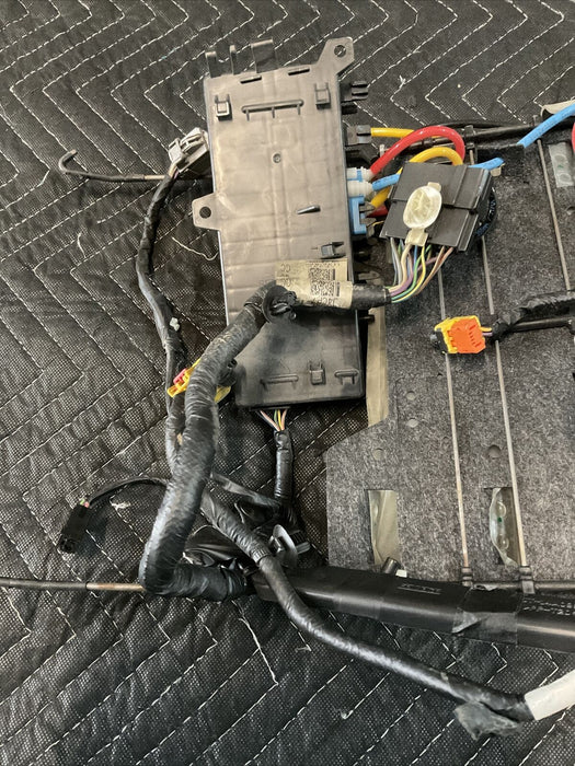 2018 FORD F250 F350 FRONT PASSENGER UNDER SEAT CONTROL MODULE W/SEAT WIRE OEM.