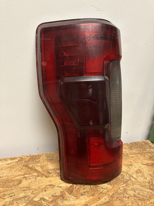 2017-2020 FORD F250 F350 F450 LEFT TAIL LIGHT NO MODULE ONLY BRACKET *DAMAGED*