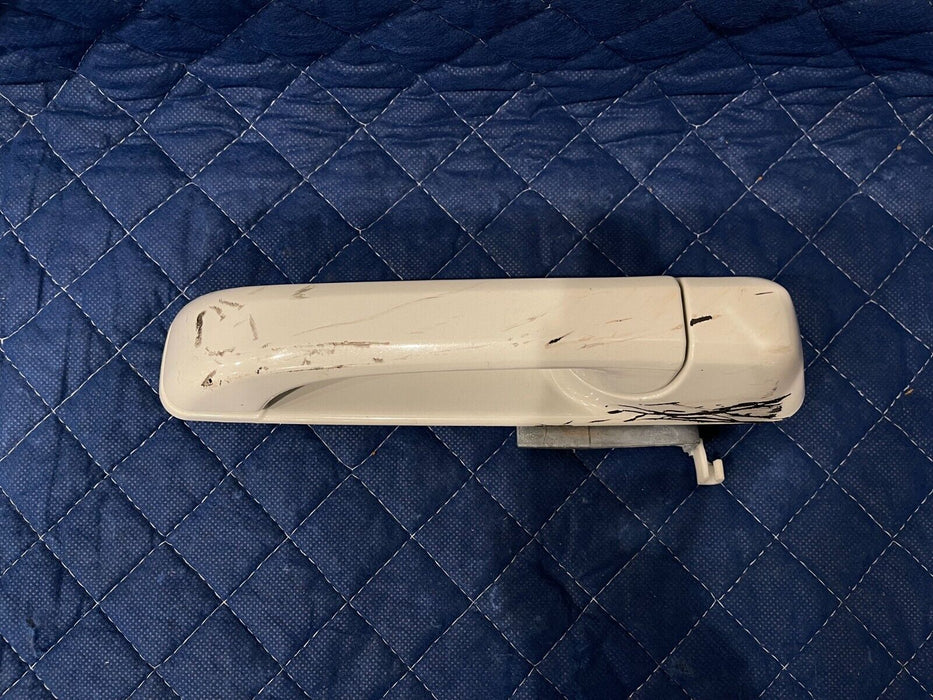 2017 DODGE RAM 2500 FRONT PASSENGER RIGHT WHITE DOOR HANDLE OEM *DAMAGED*