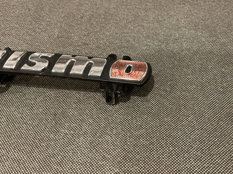 2018 NISSAN 370Z NISMO FRONT BUMPER NISMO BADGE EMBLEM W/ CLIP GENUINE OEM *READ