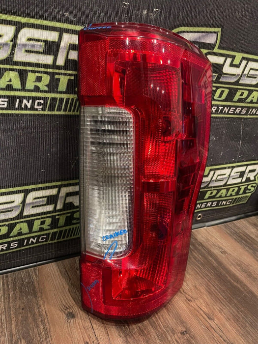 2017-2021 FORD F250 F350 PASSENGER RIGHT HALOGEN TAILIGHT OEM *READ DESCRIPTION*