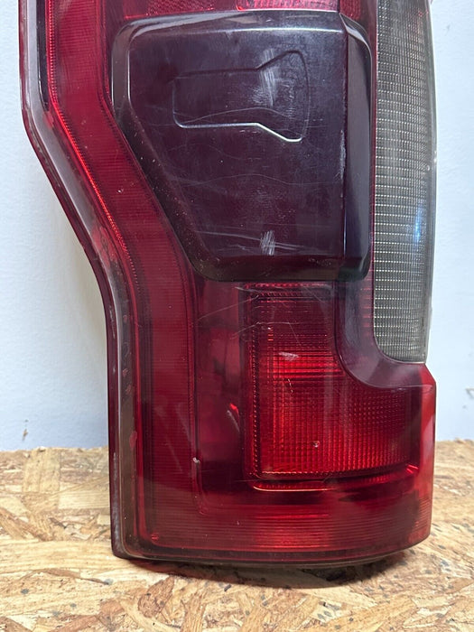 2017-2020 FORD F250 F350 F450 LEFT TAIL LIGHT NO MODULE ONLY BRACKET *DAMAGED*