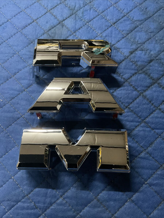 2017 DODGE RAM 2500 3500 FRONT GRILLE LETTER EMBLEM AFTERMARKET~BROKEN TABS~