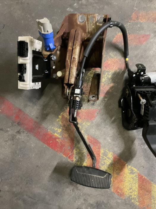 2017-2022 FORD F450 KING RANCH GAS PEDAL & BRAKE PEDAL ASSEMBLY OEM